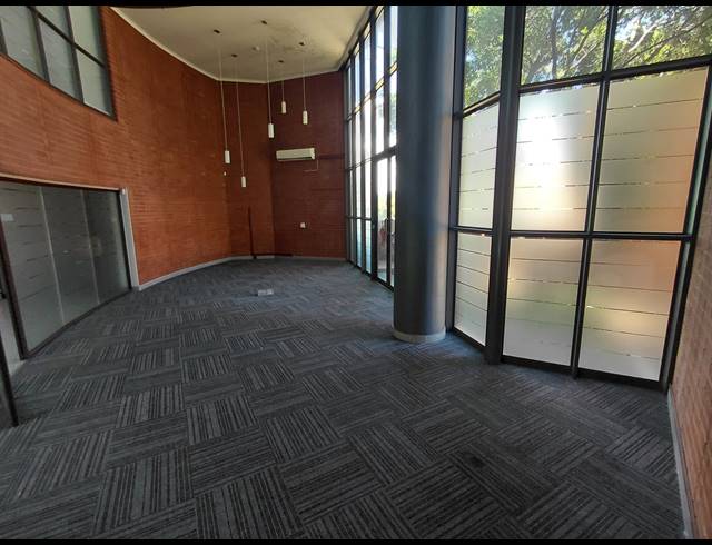 2,037M² OFFICE TO LET IN VORNA VALLEY
